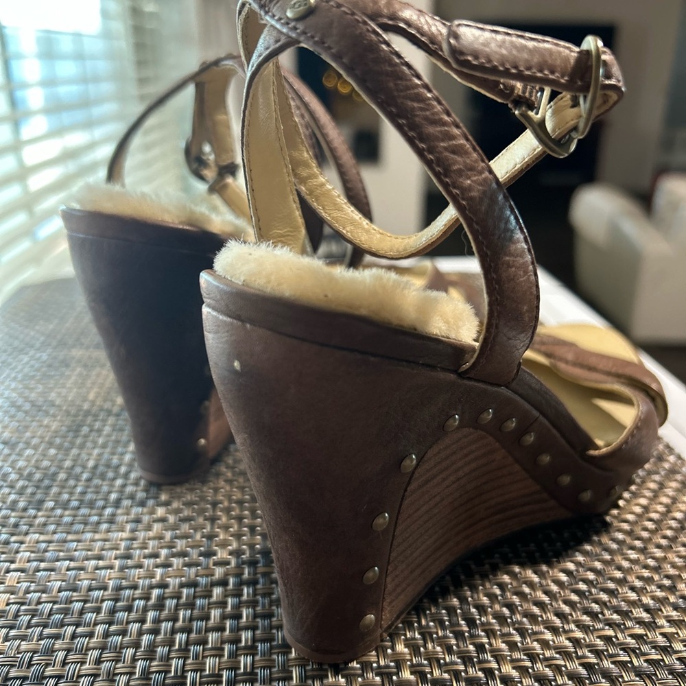 UGG ROCHELLE Brown Leather Wedge Sandals Size 7 - Picture 3 of 11